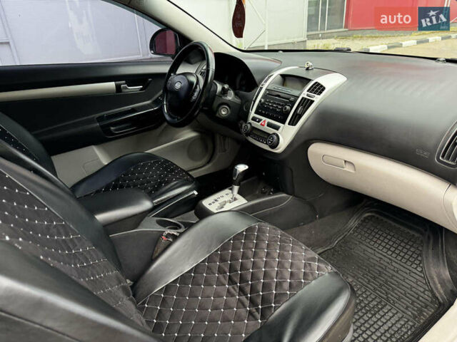 Серый Киа Сид, объемом двигателя 1.59 л и пробегом 201 тыс. км за 4999 $, фото 5 на Automoto.ua