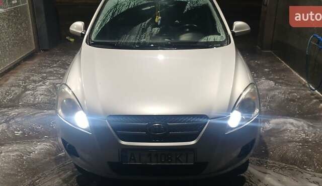 Серый Киа Сид, объемом двигателя 2 л и пробегом 292 тыс. км за 8000 $, фото 3 на Automoto.ua