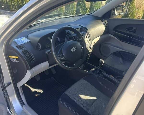 Сірий Кіа Сід, об'ємом двигуна 1.59 л та пробігом 204 тис. км за 5300 $, фото 6 на Automoto.ua