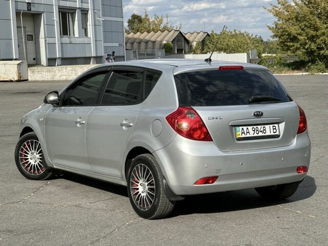 Серый Киа Сид, объемом двигателя 2 л и пробегом 207 тыс. км за 5999 $, фото 5 на Automoto.ua