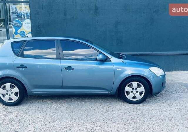 Серый Киа Сид, объемом двигателя 1.58 л и пробегом 250 тыс. км за 5500 $, фото 6 на Automoto.ua