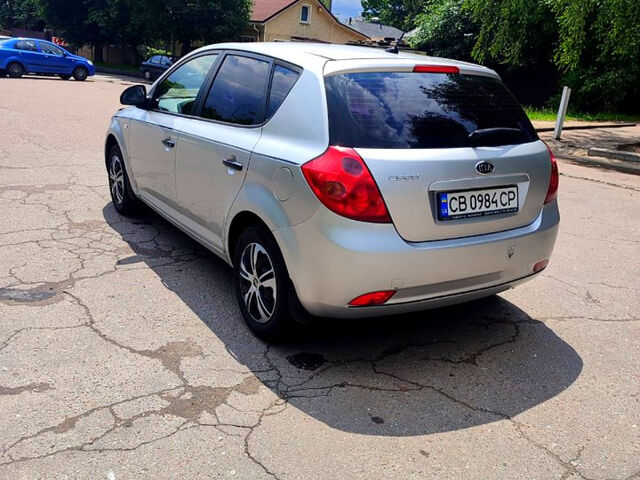 Кіа Сід 2008 у Чернігові на Automoto.ua Сірий Кіа Сід, об'ємом двигуна 1.4 л та пробігом 308 тис. км за 5000 $, фото 3 на Automoto.ua