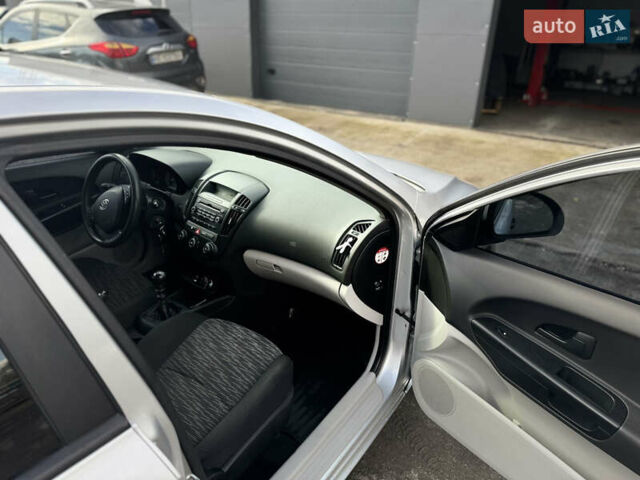 Сірий Кіа Сід, об'ємом двигуна 1.4 л та пробігом 356 тис. км за 4299 $, фото 11 на Automoto.ua