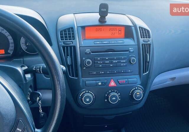 Серый Киа Сид, объемом двигателя 1.58 л и пробегом 250 тыс. км за 5500 $, фото 19 на Automoto.ua