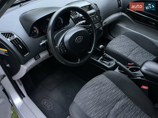 Серый Киа Сид, объемом двигателя 1.4 л и пробегом 273 тыс. км за 4800 $, фото 7 на Automoto.ua