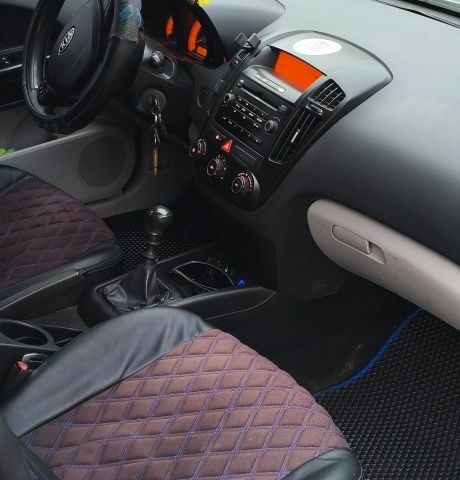 Серый Киа Сид, объемом двигателя 1.6 л и пробегом 208 тыс. км за 4800 $, фото 10 на Automoto.ua