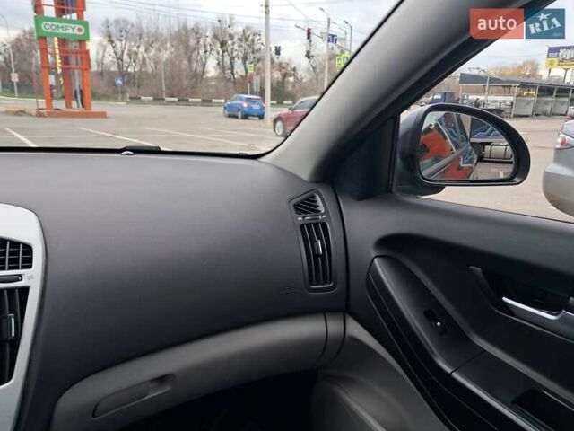 Серый Киа Сид, объемом двигателя 1.59 л и пробегом 204 тыс. км за 6300 $, фото 20 на Automoto.ua