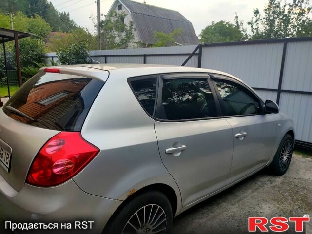 Серый Киа Сид, объемом двигателя 2 л и пробегом 380 тыс. км за 6000 $, фото 3 на Automoto.ua