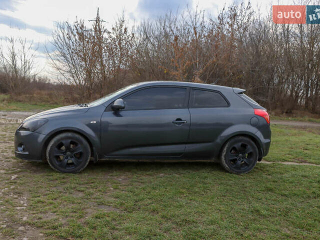Серый Киа Сид, объемом двигателя 1.59 л и пробегом 211 тыс. км за 7000 $, фото 4 на Automoto.ua