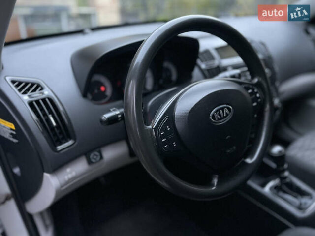 Серый Киа Сид, объемом двигателя 1.4 л и пробегом 273 тыс. км за 4800 $, фото 8 на Automoto.ua