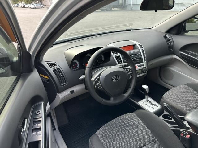 Серый Киа Сид, объемом двигателя 2 л и пробегом 207 тыс. км за 5999 $, фото 7 на Automoto.ua