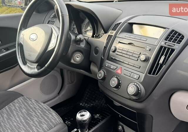 Серый Киа Сид, объемом двигателя 1.6 л и пробегом 216 тыс. км за 5900 $, фото 12 на Automoto.ua