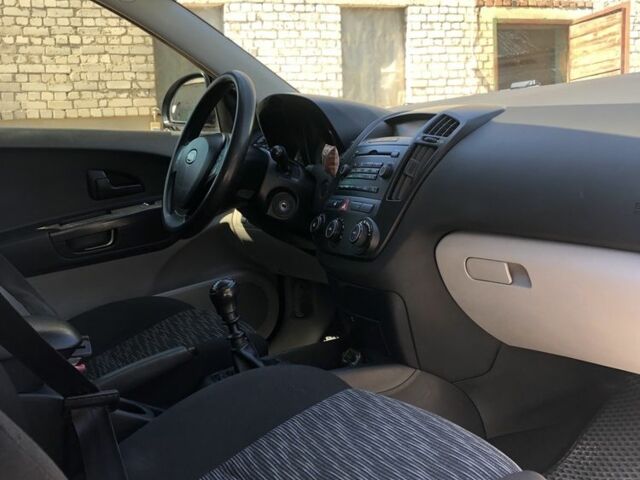 Серый Киа Сид, объемом двигателя 1.6 л и пробегом 300 тыс. км за 6250 $, фото 13 на Automoto.ua