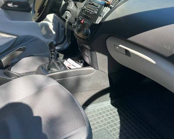 Сірий Кіа Сід, об'ємом двигуна 1.4 л та пробігом 297 тис. км за 4500 $, фото 12 на Automoto.ua