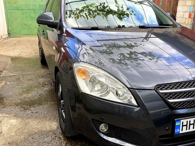 Серый Киа Сид, объемом двигателя 1.6 л и пробегом 203 тыс. км за 6600 $, фото 1 на Automoto.ua