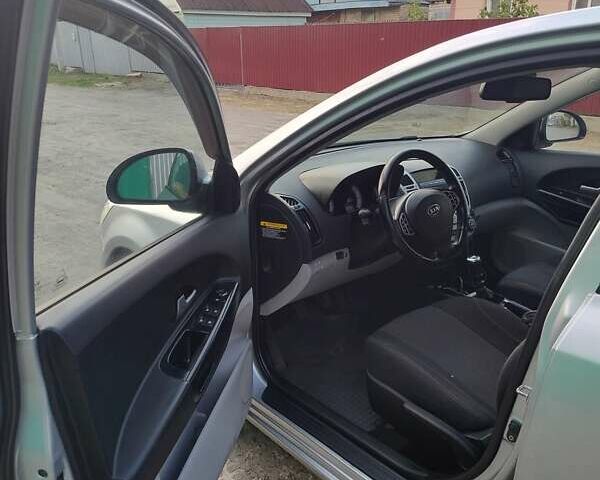 Серый Киа Сид, объемом двигателя 2 л и пробегом 184 тыс. км за 5900 $, фото 6 на Automoto.ua