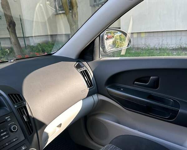 Серый Киа Сид, объемом двигателя 1.4 л и пробегом 179 тыс. км за 5200 $, фото 9 на Automoto.ua