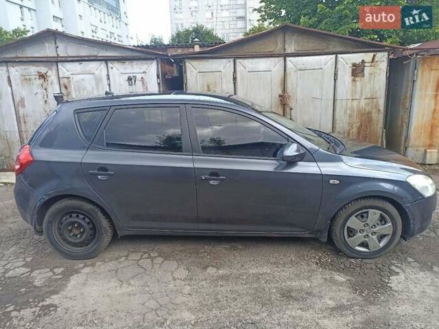 Серый Киа Сид, объемом двигателя 1.59 л и пробегом 230 тыс. км за 5800 $, фото 3 на Automoto.ua
