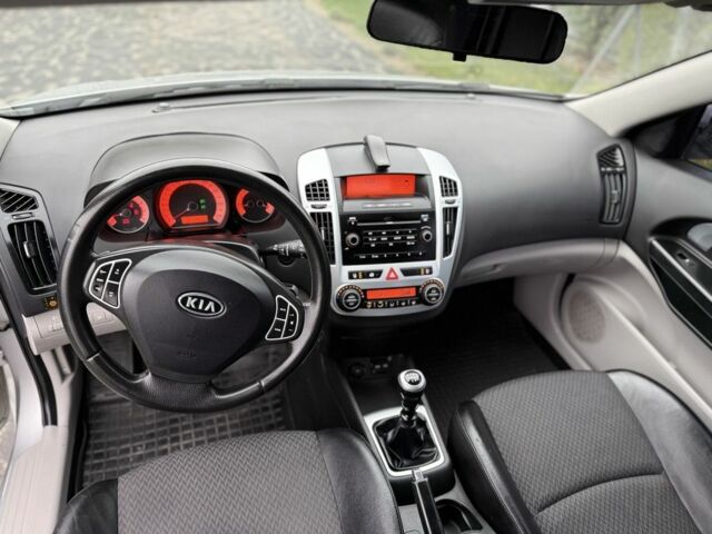 Серый Киа Сид, объемом двигателя 2 л и пробегом 191 тыс. км за 5700 $, фото 1 на Automoto.ua