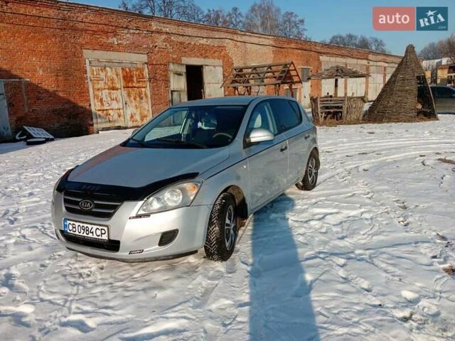 Серый Киа Сид, объемом двигателя 1.4 л и пробегом 308 тыс. км за 5000 $, фото 3 на Automoto.ua