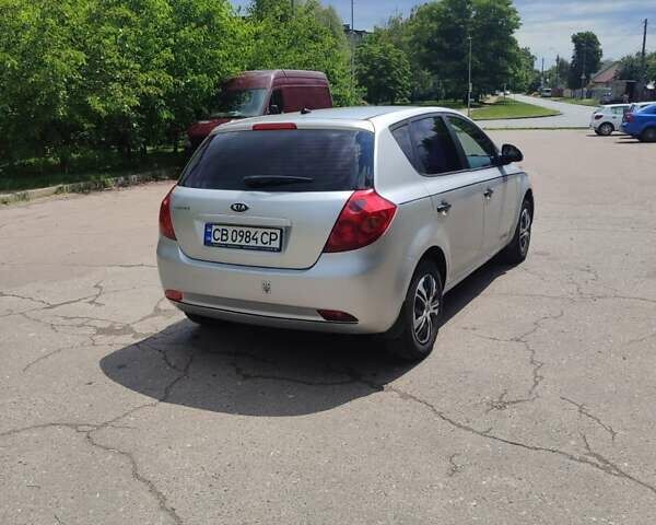 Серый Киа Сид, объемом двигателя 1.4 л и пробегом 308 тыс. км за 5000 $, фото 2 на Automoto.ua