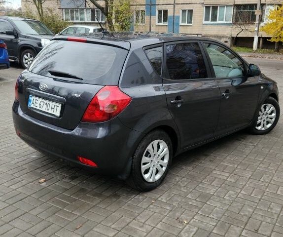 Серый Киа Сид, объемом двигателя 1.6 л и пробегом 201 тыс. км за 5300 $, фото 2 на Automoto.ua