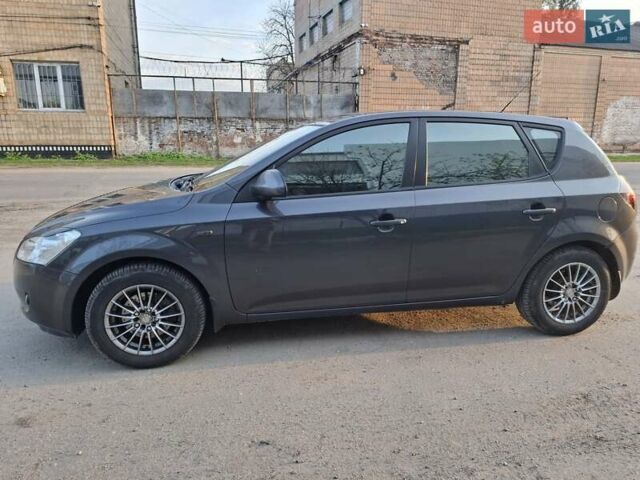 Серый Киа Сид, объемом двигателя 1.59 л и пробегом 253 тыс. км за 5900 $, фото 7 на Automoto.ua