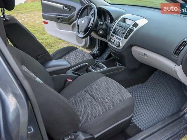 Серый Киа Сид, объемом двигателя 1.59 л и пробегом 211 тыс. км за 7000 $, фото 20 на Automoto.ua