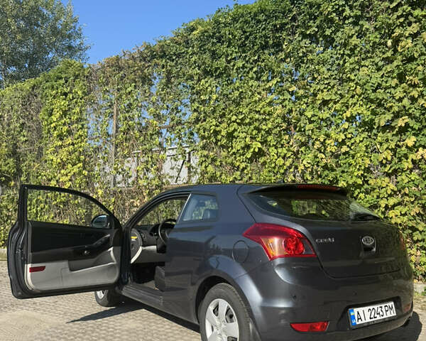 Серый Киа Сид, объемом двигателя 1.4 л и пробегом 286 тыс. км за 5000 $, фото 9 на Automoto.ua