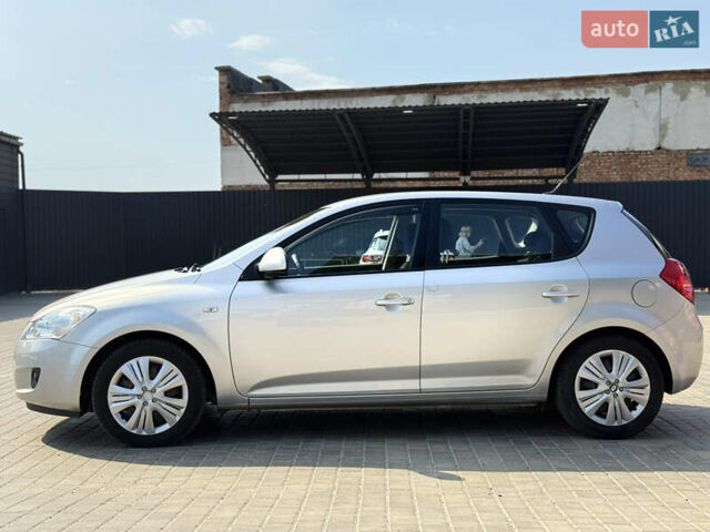 Серый Киа Сид, объемом двигателя 1.4 л и пробегом 190 тыс. км за 5500 $, фото 2 на Automoto.ua