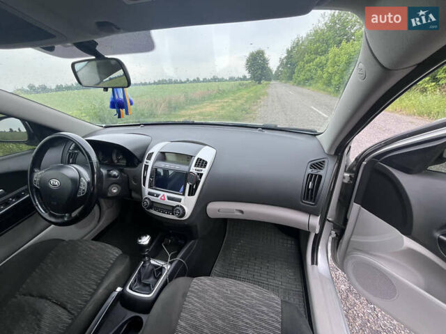 Сірий Кіа Сід, об'ємом двигуна 1.6 л та пробігом 230 тис. км за 5500 $, фото 25 на Automoto.ua