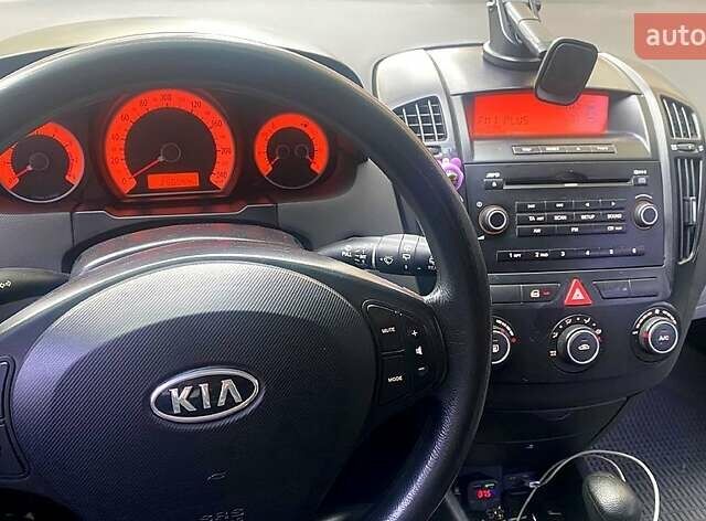 Серый Киа Сид, объемом двигателя 1.6 л и пробегом 255 тыс. км за 6100 $, фото 6 на Automoto.ua