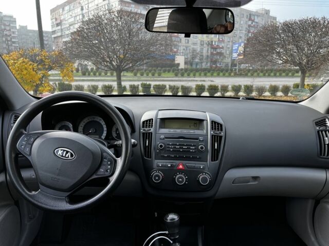 Серый Киа Сид, объемом двигателя 1.6 л и пробегом 237 тыс. км за 4700 $, фото 5 на Automoto.ua