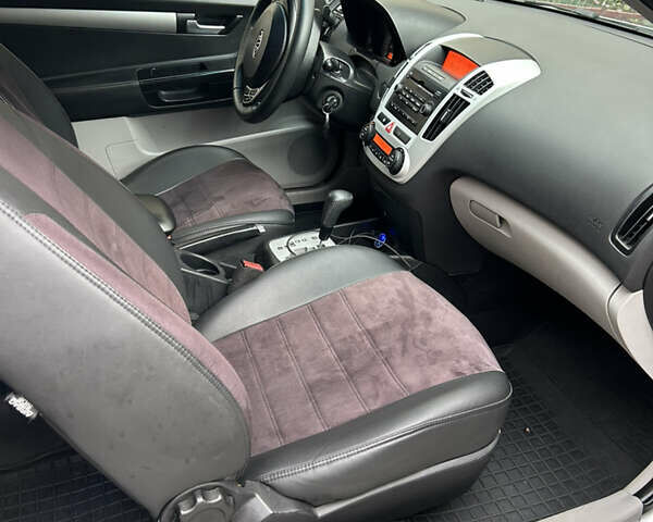 Сірий Кіа Сід, об'ємом двигуна 2 л та пробігом 281 тис. км за 6400 $, фото 4 на Automoto.ua