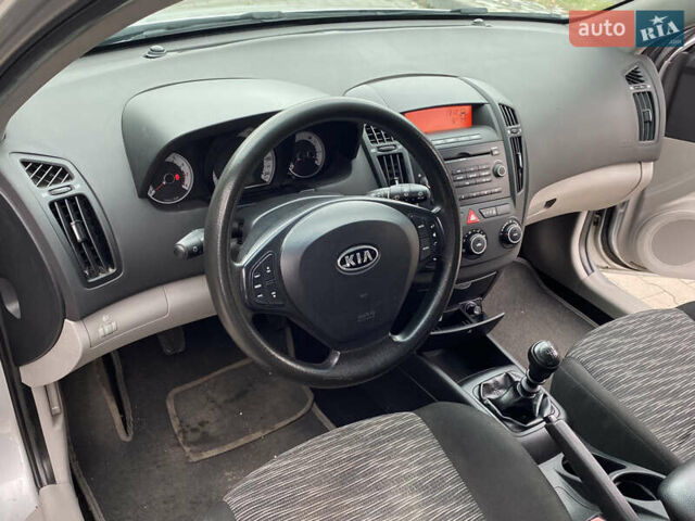 Кіа Сід 2008 у Белой Церкве на Automoto.ua Сірий Кіа Сід, об'ємом двигуна 1.6 л та пробігом 170 тис. км за 4950 $, фото 16 на Automoto.ua