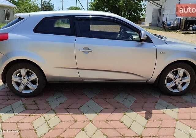 Серый Киа Сид, объемом двигателя 1.6 л и пробегом 128 тыс. км за 4700 $, фото 6 на Automoto.ua
