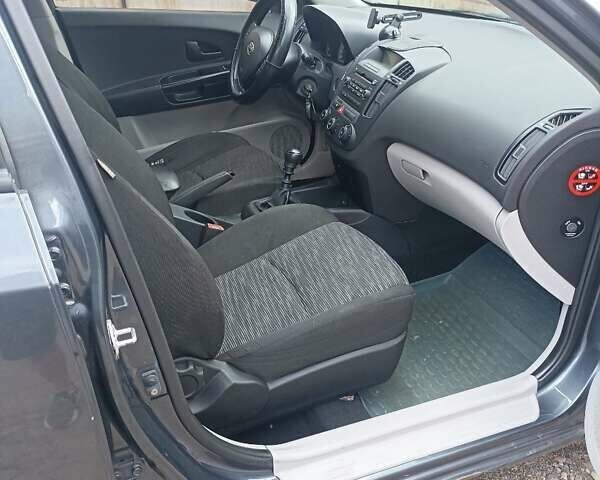 Серый Киа Сид, объемом двигателя 1.59 л и пробегом 230 тыс. км за 5800 $, фото 7 на Automoto.ua