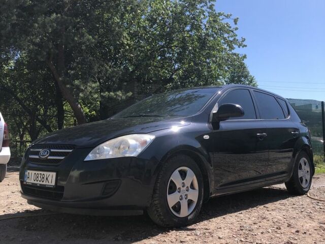 Серый Киа Сид, объемом двигателя 1.6 л и пробегом 300 тыс. км за 6250 $, фото 2 на Automoto.ua