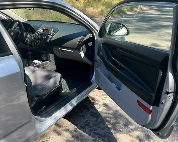Сірий Кіа Сід, об'ємом двигуна 1.4 л та пробігом 297 тис. км за 4500 $, фото 4 на Automoto.ua