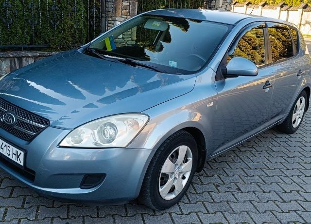 Серый Киа Сид, объемом двигателя 1.4 л и пробегом 220 тыс. км за 4600 $, фото 1 на Automoto.ua