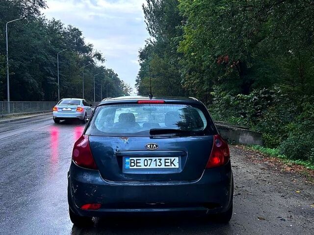 Серый Киа Сид, объемом двигателя 1.6 л и пробегом 250 тыс. км за 3200 $, фото 2 на Automoto.ua