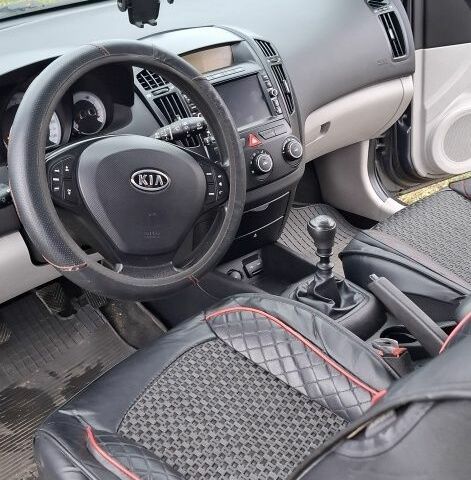 Серый Киа Сид, объемом двигателя 1.4 л и пробегом 230 тыс. км за 4800 $, фото 5 на Automoto.ua