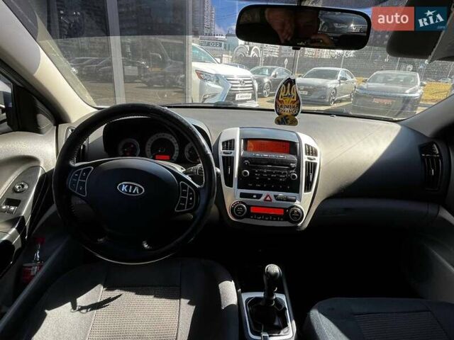 Сірий Кіа Сід, об'ємом двигуна 1.6 л та пробігом 215 тис. км за 4990 $, фото 19 на Automoto.ua