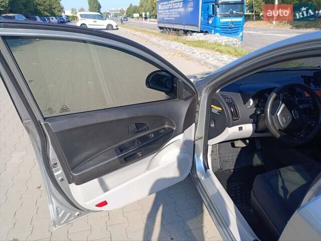 Сірий Кіа Сід, об'ємом двигуна 1.59 л та пробігом 262 тис. км за 6300 $, фото 5 на Automoto.ua