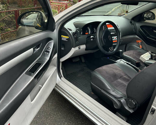 Сірий Кіа Сід, об'ємом двигуна 2 л та пробігом 281 тис. км за 6400 $, фото 10 на Automoto.ua