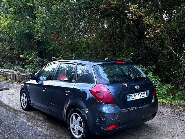 Серый Киа Сид, объемом двигателя 1.6 л и пробегом 250 тыс. км за 3200 $, фото 3 на Automoto.ua