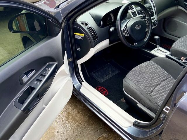 Серый Киа Сид, объемом двигателя 1.6 л и пробегом 203 тыс. км за 6600 $, фото 5 на Automoto.ua