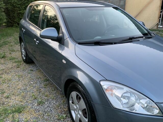 Серый Киа Сид, объемом двигателя 1.4 л и пробегом 212 тыс. км за 5700 $, фото 2 на Automoto.ua