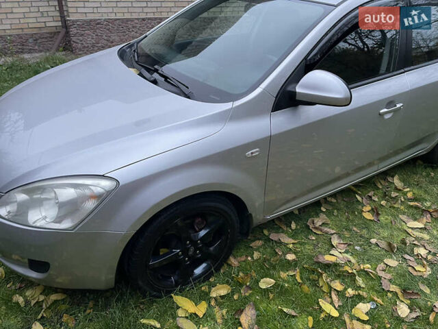 Серый Киа Сид, объемом двигателя 1.4 л и пробегом 273 тыс. км за 4800 $, фото 2 на Automoto.ua