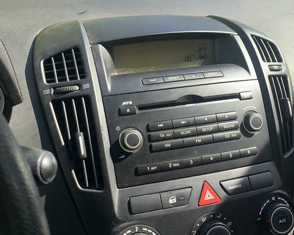 Серый Киа Сид, объемом двигателя 1.4 л и пробегом 270 тыс. км за 4450 $, фото 2 на Automoto.ua